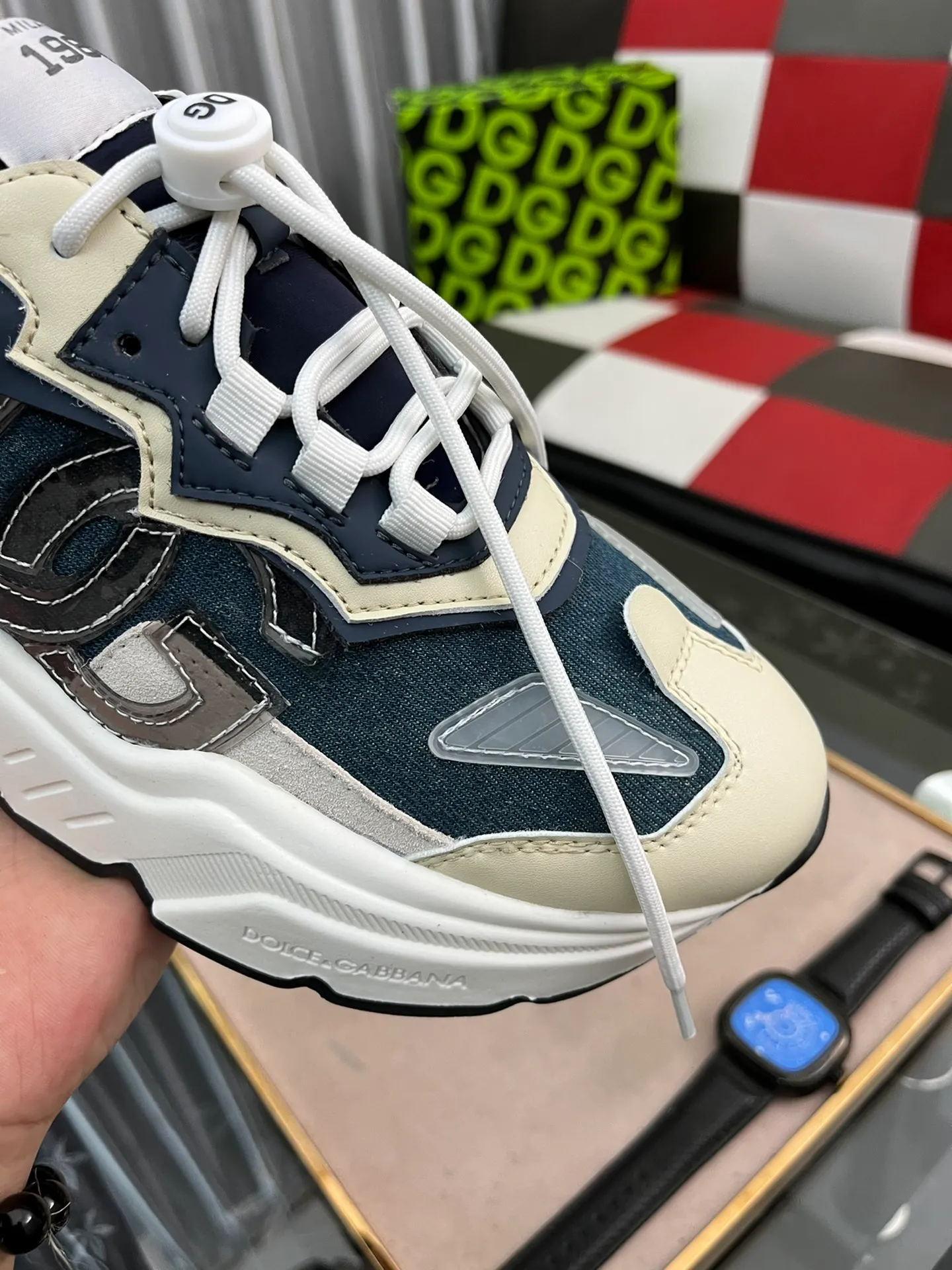 Factory price 480⌚️⌚️DG high-end boutique men's casual sports shoes! Imported original cowhide, shoe body metal loug decoration, imported original hardware, exquisite luxury, super A level! Compared with the genuine product at the counter, the version is no worse at all! Size:38-44